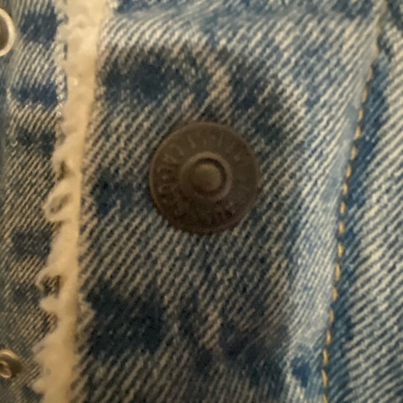 Levi's Men's Denim Sherpa Lined Insulated Trucker Denim Jacket, Light Wash, S - Picture 5 of 12